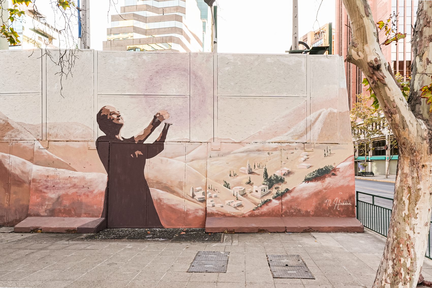 Mural Homenaje a Gabriela Mistral — figura central