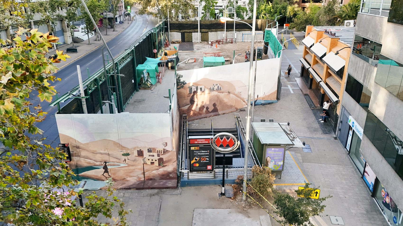 Vista aérea del mural en el Metro