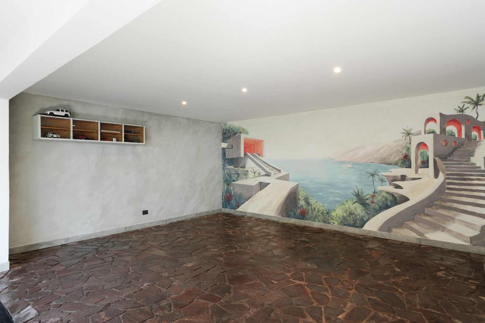 Vista del mural envolviendo la sala